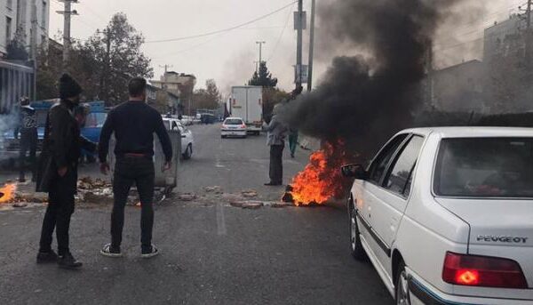 ایران: احتجاجی مظاہرے، ہڑتالیں، انٹرنیٹ سپلائی منقطع