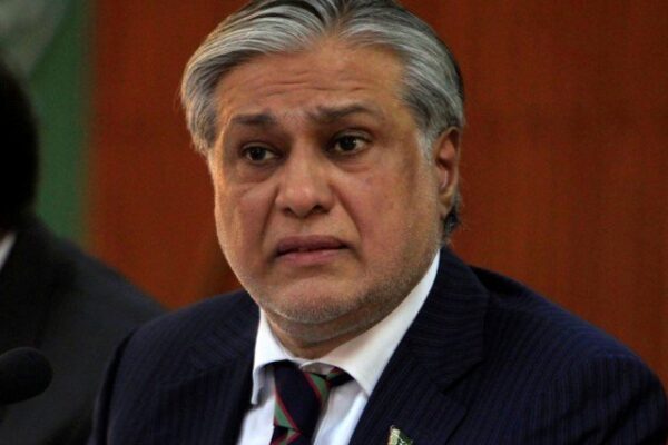نیب کا اسحاق ڈار سے 50 کروڑ روپے نقد اور جائیداد کی ریکوری کا دعویٰ