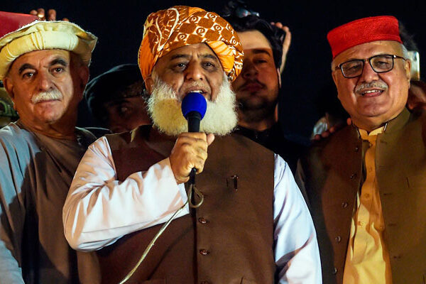 شاہراہیں بند کرنے سے بھی آگے بڑھیں گے، حکومت کے خاتمے تک نہیں رکیں گے