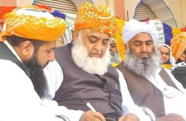 آزادی مارچ: مولانا فضل الرحمان کی وزیراعظم کو استعفے کی مہلت کا آخری دن