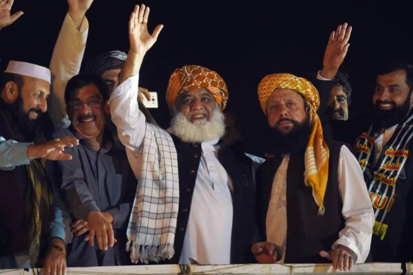 دَم مست قلندر دے دھرنا