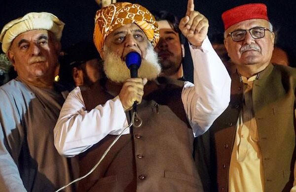 آزادی مارچ: حکمرانوں کو جانا ہوگا اس سے کم پر بات نہیں ہو گی، فضل الرحمان