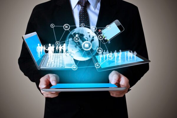 آجکل کے پڑھے اور لکھے ماضی کے ان پڑھ