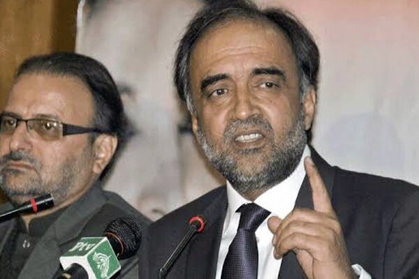 حکومت کی نالائقی کی وجہ سے اداروں کو شرمندگی کا سامنا کرنا پڑا۔ قمر زمان کائرہ