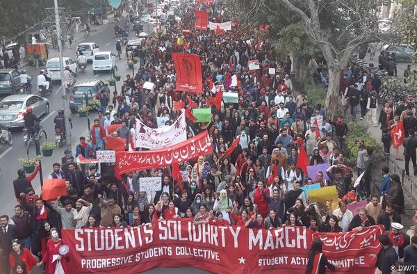 طلبہ یونینوں کی بحالی کے لیے پاکستان بھر میں طلبہ یکجہتی مارچ