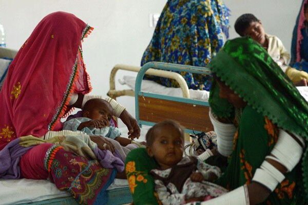 تھرپارکر؛ غذائی قلت و دیگر امراض کے باعث ایک ماہ میں 84 بچے جان کی بازی ہار گئے