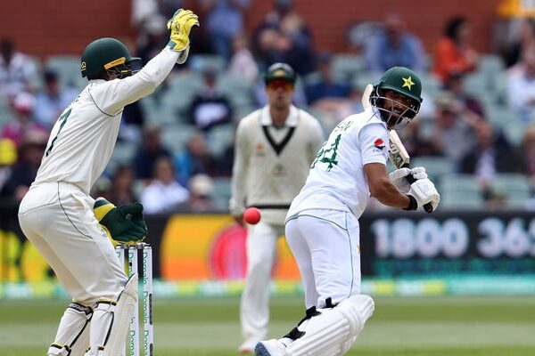 ایڈیلیڈ ٹیسٹ: دوسری اننگز میں بھی پاکستان کی آدھی ٹیم پویلین لوٹ گئی