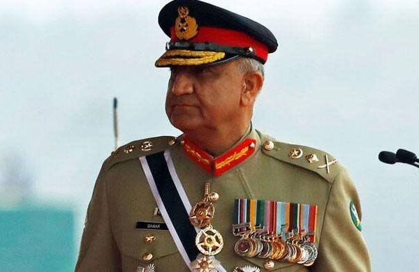 وفاقی کابینہ میں آرمی چیف کی مدت ملازمت میں توسیع کیلئے قانون سازی پر مشاورت