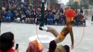Indian Soldier Fell Down at Wagah Border