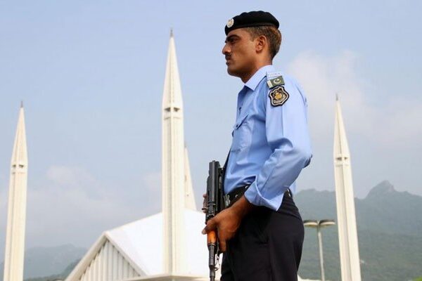 اسلام آباد پولیس اہلکاروں کے یونیفارم پر ویڈیو کیمرے لگانے کا فیصلہ