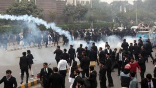 Lawyers Attack PIC In Lahore