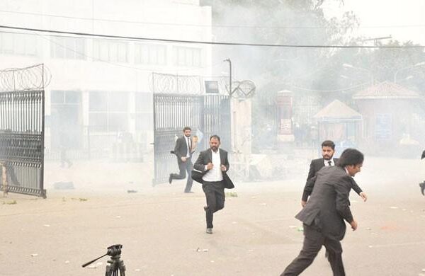 وکلاء کا لاہور میں دل کے اسپتال پر حملہ، خاتون سمیت 3 مریض انتقال کر گئے