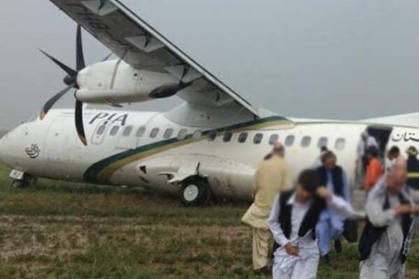 پی آئی اے کی پرواز سیالکوٹ ایئرپورٹ پر حادثے سے بال بال بچ گئی