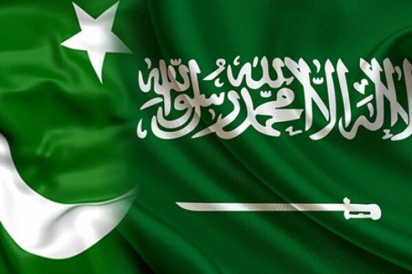 بڑا سعودی سرمایہ کار تمیمی گروپ پاکستان پہنچ گیا، پرتپاک استقبال پتیاں نچھاور