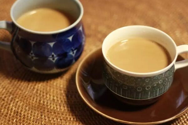 زیادہ چائے پینے کے مضر اثرات بھی جان لیں