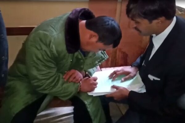 کراچی: ٹریفک کانسٹیبل پر تشدد میں ملوث چینی باشندہ 2 روزہ ریمانڈ پر پولیس کے حوالے