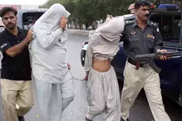 کراچی: ڈاکو قرار دیکر تشدد کا نشانہ بننے والے 2 بھائی بے گناہ نکلے