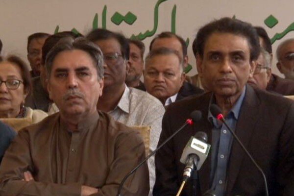 کیا حکومت حمائتیوں کے رحم و کرم پر ہے؟