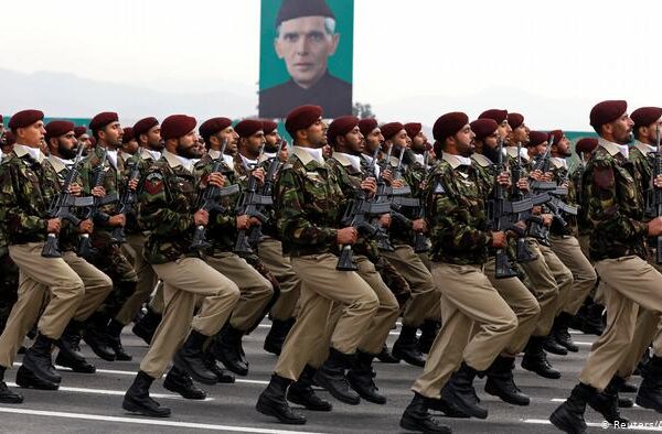 حساب مانگنے والوں سے کون حساب لے سکتا ہے؟