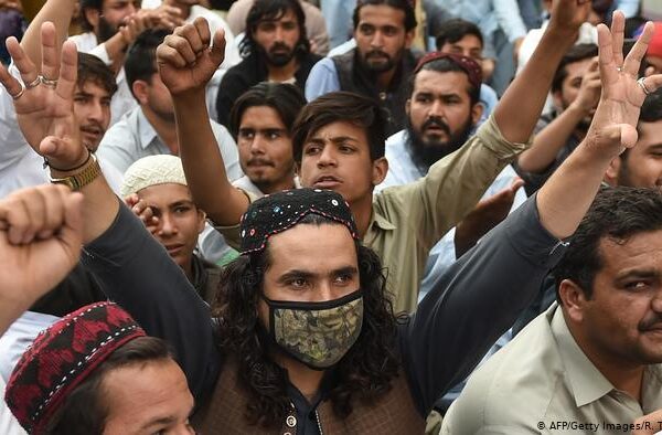 پی ٹی ایم کے مزید رہنما گرفتار، سماجی بحث زور پکڑ گئی