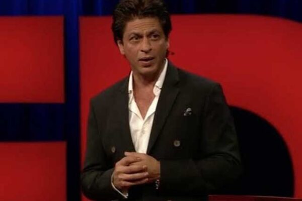 متنازعہ قانون پر خاموشی؛ مظاہرین نے شاہ رخ خان کو آڑے ہاتھوں لے لیا