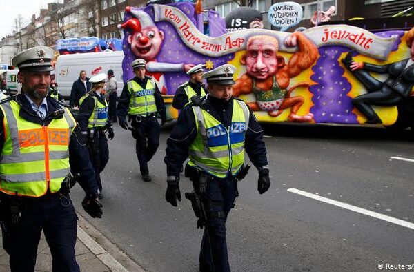 کارنیوال کے جلوس پر کار چڑھا دینے کا واقعہ، متعدد افراد زخمی