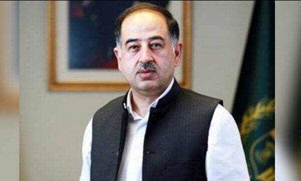 وزیراعظم نے معاون خصوصی برائے میڈیا افتخار درانی کو کابینہ سے نکال دیا