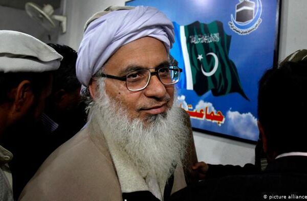 مولانا عبدالعزیز کے ساتھ پلاٹ کی ڈیل، حکومت پر سخت تنقید