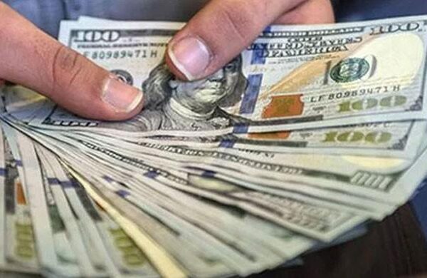 پاکستان میں ڈالر کی اونچی اڑان کا سلسلہ جاری