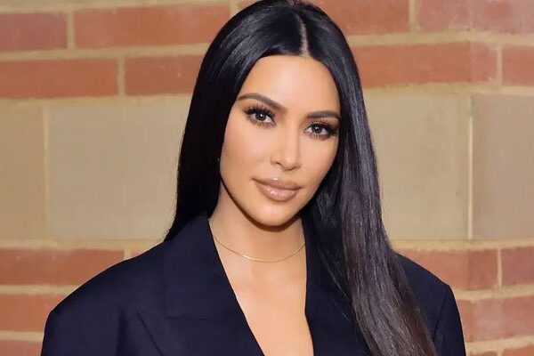 کورونا فنڈ میں 10 لاکھ ڈالر عطیہ کرنے کے باوجود کِم کارڈاشین پر تنیقد کیوں؟