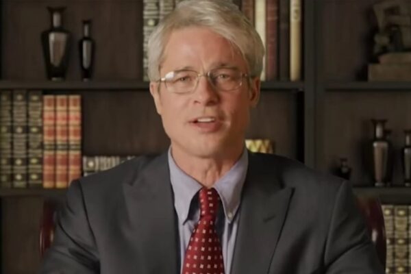 ہالی وڈ اسٹار بریڈ پٹ نے ڈاکٹر فاؤچی کا روپ دھار کر امریکی صدر کا خوب مذاق اڑایا