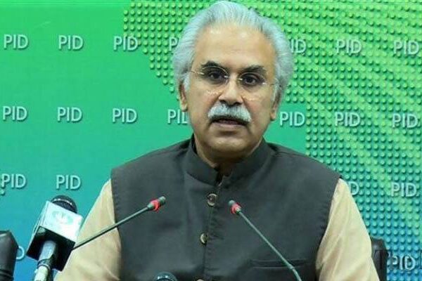 ڈاکٹر ظفر مرزا کو تبدیل کرنا چاہیے!
