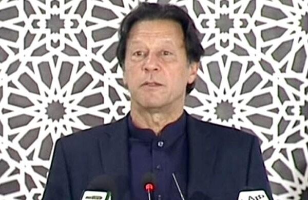 کورونا وائرس کسی کو نہیں چھوڑتا، لوگ سوشل میڈیا کی غلط باتوں پر نہ جائیں، وزیراعظم