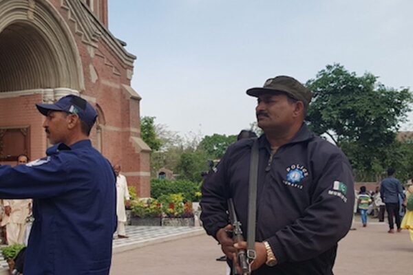 کورونا: پاکستان سمیت دنیا بھر میں ایسٹر سادگی سے منایا جا رہا ہے