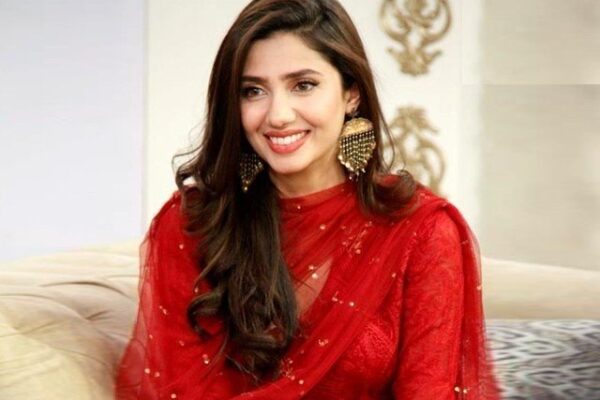 مطلبی لوگوں سے بھی دل سے ملنا چاہیئے، ماہرہ خان