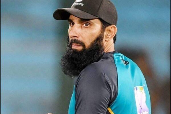 مصباح الحق سابق کرکٹرز کے ریڈار میں آ گئے