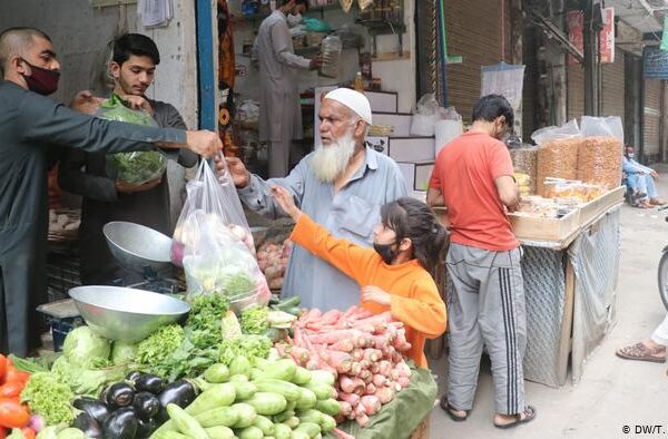 کورونا بحران: کیا سیاست دانوں پر عوامی اعتماد کم ہو گیا؟