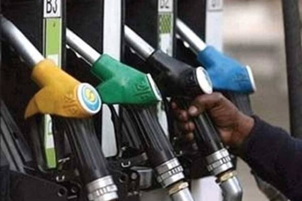 اوگرا کی پیٹرولیم منصوعات کی قیمتوں میں 44 روپے تک کمی کی سفارش