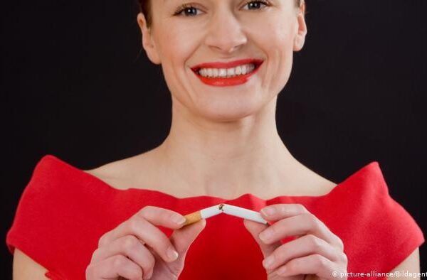 کورونا وائرس:  تمباکو نوشی کم نہیں، مکمل ترک کر دینے وقت ہے