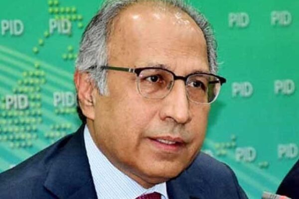 آئندہ تین سے چار ہفتے معاشی مشکلات کا سامنا کرنا ہو گا، عبدالحفیظ شیخ