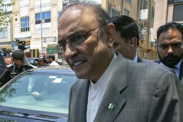عمران خان مشرف کے نقش قدم پر چل رہے ہیں: آصف زرداری
