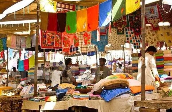 سندھ حکومت پیر سے چھوٹے بازار کھولنے پر رضا مند، بازاروں کی فہرست طلب