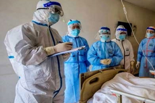کراچی کے سرکاری اور نجی اسپتالوں کے کورونا وارڈ مریضوں سے بھر گئے
