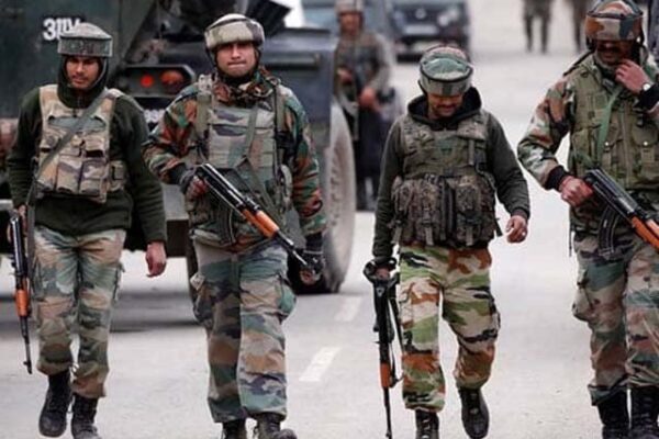 لب کشمیر پر مچلتی ہیں کچھ سلگتی کہانیاں