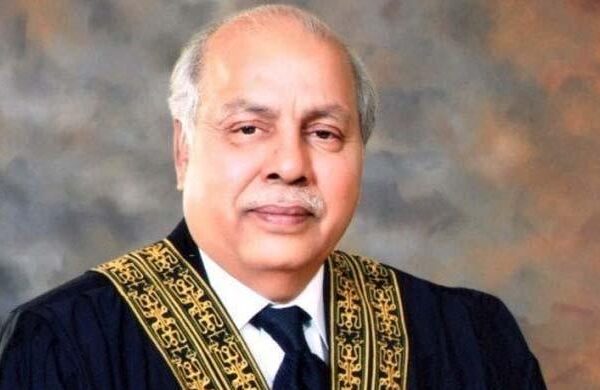 کورونا ازخودنوٹس: کہیں شفافیت نہیں، لگتا ہے سب کام کاغذوں میں ہو رہا ہے، چیف جسٹس