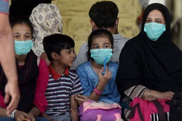 حکومت نے رش والے مقامات پر ماسک پہننا لازمی قرار دے دیا