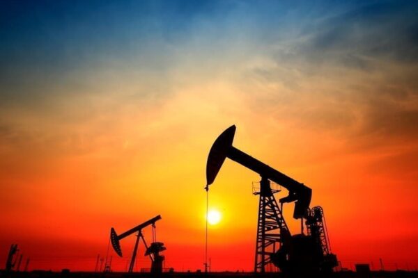 عالمی منڈی میں تیل کی قیمتیں ایک بار پھر نیچے آ گئیں