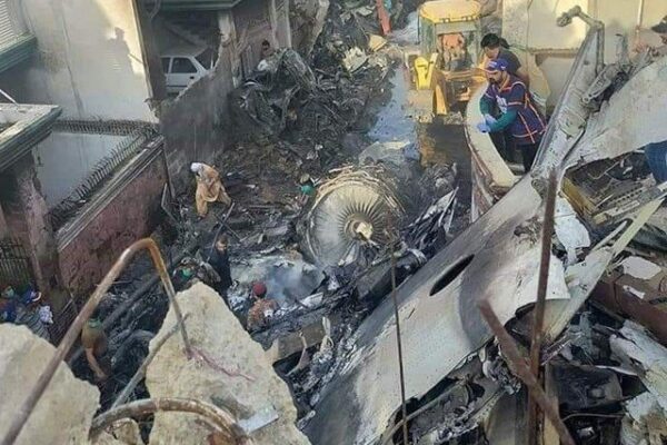طیارہ حادثہ؛ تحقیقاتی ٹیم نے جہاز کے کپتان کا ریکارڈ طلب کر لیا