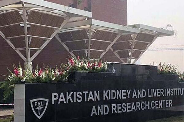 پاکستان کڈنی اینڈ لیور انسٹی ٹیوٹ میں کورونا مریضوں کیلیے بیڈ کم پڑ گئے