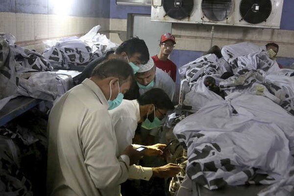 طیارہ حادثے میں جاں بحق ہونے والے 74 افراد کی میتیں ورثا کے حوالے